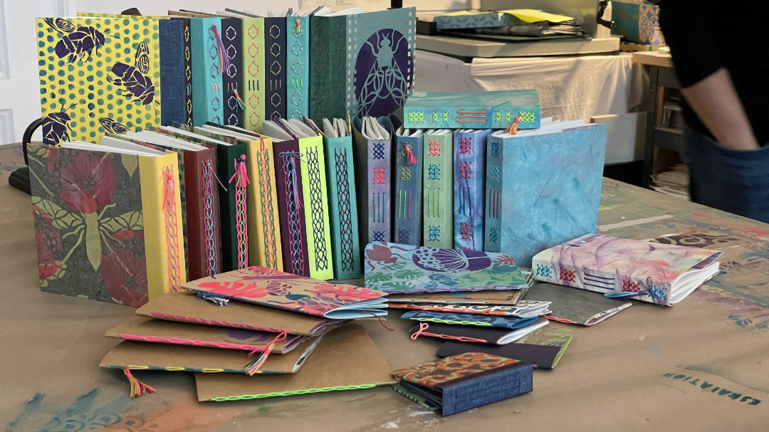 Buchbecher Mit 3D Design - Kreative Kaffeetasse Für Buchliebhaber & Leser